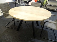 Tafel met 4 stoelen - afbeelding 3 van  3