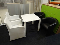 Tafel met 4 stoelen - afbeelding 1 van  4