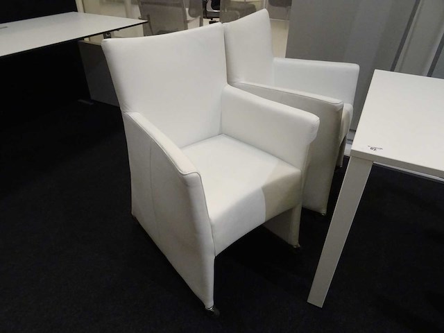 Tafel met 4 stoelen - afbeelding 2 van  4