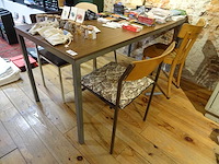 Tafel met 4 stoelen - afbeelding 1 van  2