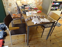 Tafel met 4 stoelen - afbeelding 2 van  2