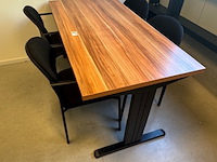 Tafel met 4 stoelen - afbeelding 1 van  4