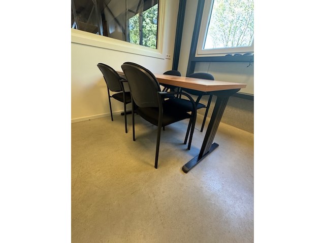 Tafel met 4 stoelen - afbeelding 2 van  4