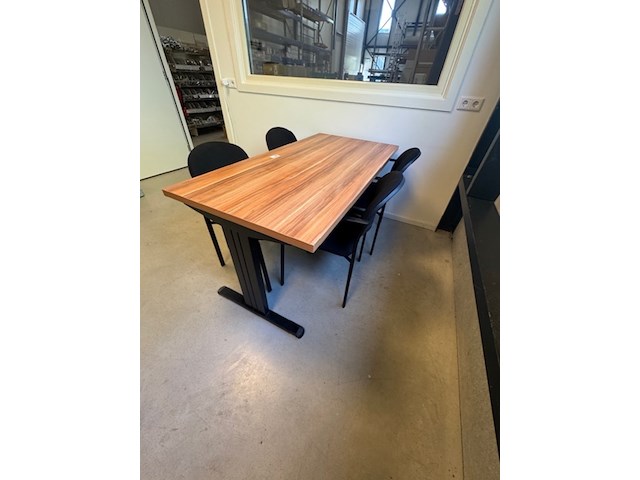 Tafel met 4 stoelen - afbeelding 4 van  4