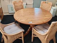 Tafel met 4 stoelen - afbeelding 1 van  3