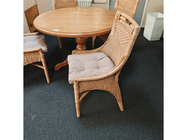 Tafel met 4 stoelen - afbeelding 2 van  3