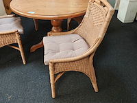 Tafel met 4 stoelen - afbeelding 2 van  3