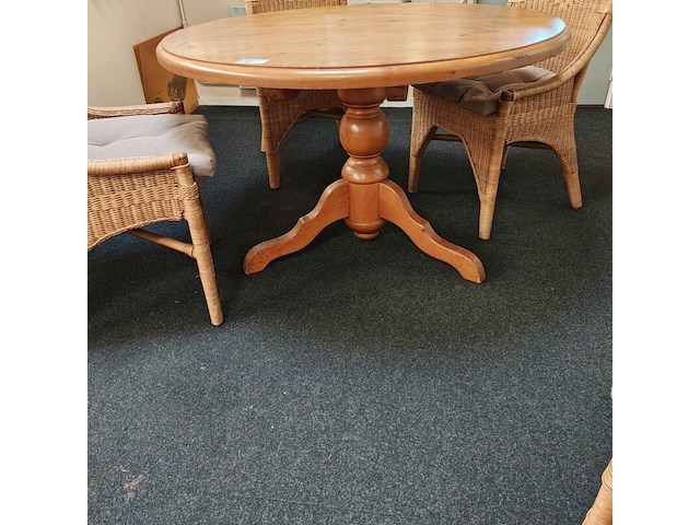 Tafel met 4 stoelen - afbeelding 3 van  3