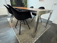 Tafel met 4x stoel en vloerkleed - afbeelding 2 van  8