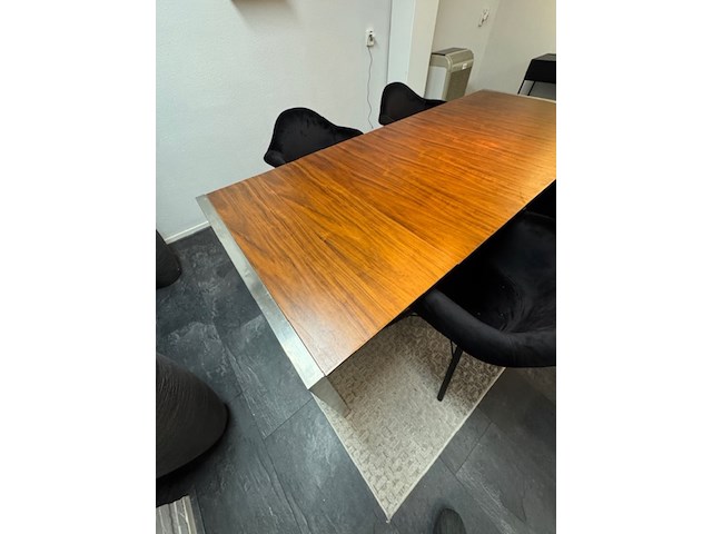 Tafel met 4x stoel en vloerkleed - afbeelding 6 van  8