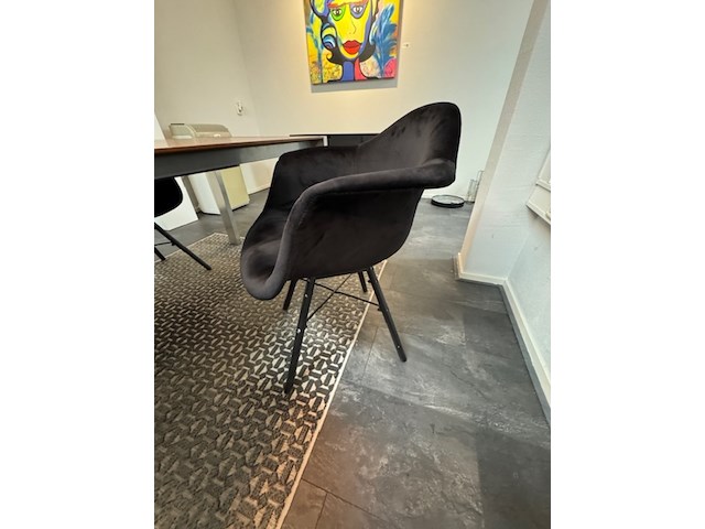 Tafel met 4x stoel en vloerkleed - afbeelding 7 van  8