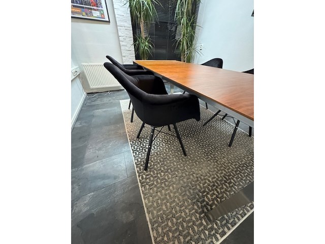 Tafel met 4x stoel en vloerkleed - afbeelding 8 van  8