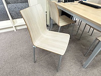 Tafel met 5 pedrali stoelen - afbeelding 3 van  3