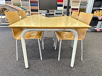 Tafel met 5 pedrali stoelen - afbeelding 2 van  4