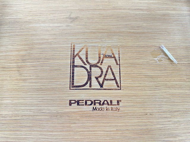 Tafel met 5 pedrali stoelen - afbeelding 4 van  4