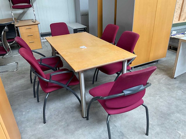 Tafel met 6 stoelen - afbeelding 1 van  4