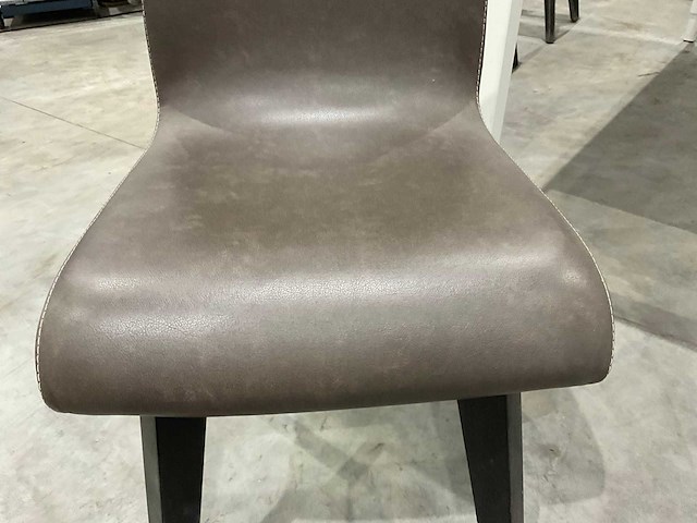Tafel met 6 stoelen - afbeelding 2 van  10