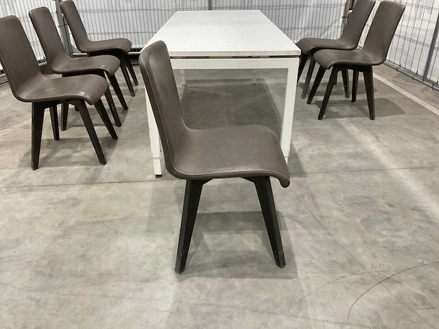 Tafel met 6 stoelen - afbeelding 8 van  10