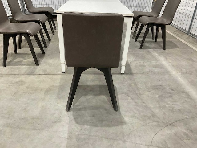 Tafel met 6 stoelen - afbeelding 9 van  10