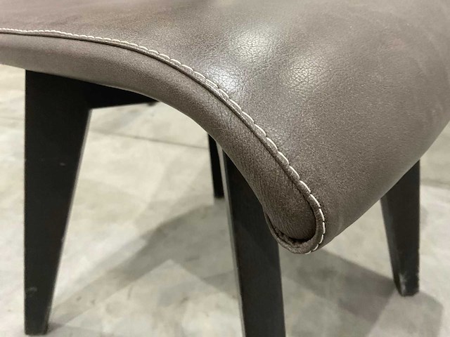 Tafel met 6 stoelen - afbeelding 10 van  10