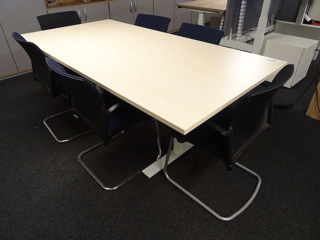 Tafel met 6 stoelen - afbeelding 1 van  3