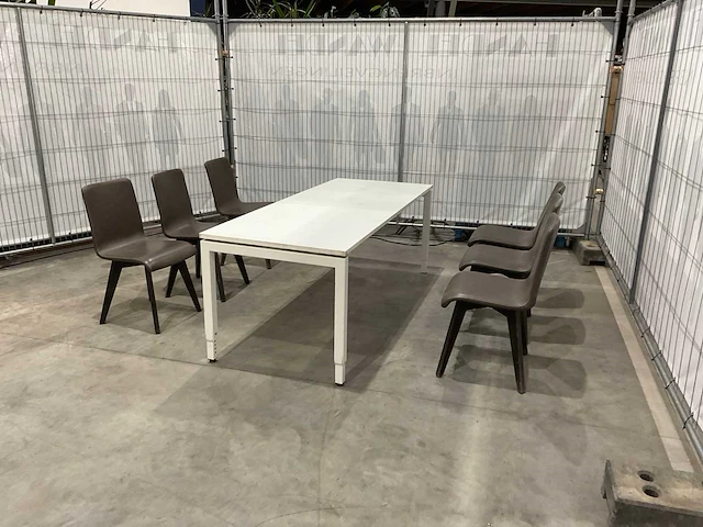 Tafel met 6 stoelen - afbeelding 2 van  11