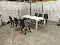 Tafel met 6 stoelen - afbeelding 1 van  11