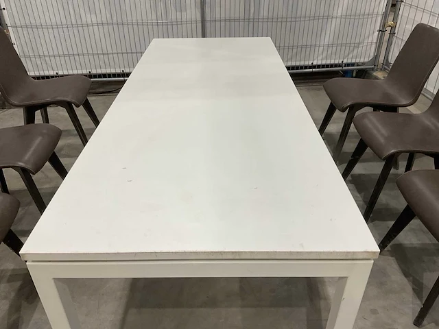 Tafel met 6 stoelen - afbeelding 6 van  11