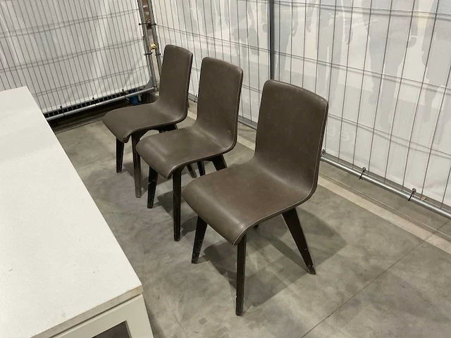Tafel met 6 stoelen - afbeelding 8 van  11