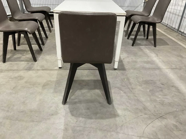 Tafel met 6 stoelen - afbeelding 11 van  11