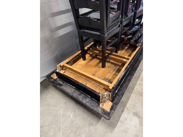 Tafel met 6 stoelen - afbeelding 2 van  10