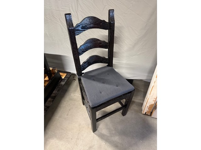 Tafel met 6 stoelen - afbeelding 7 van  10