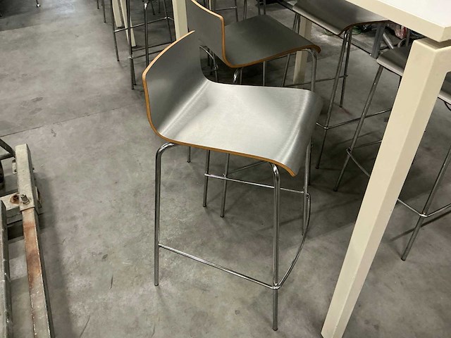 Tafel met 8 krukken 280x80x109cm - afbeelding 5 van  6