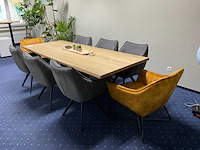 Tafel met 8 stoelen - afbeelding 1 van  7
