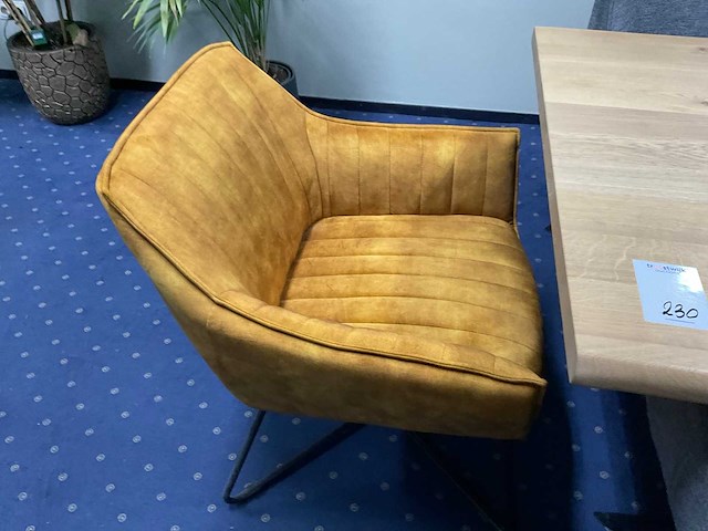 Tafel met 8 stoelen - afbeelding 3 van  7