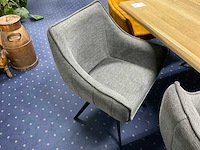 Tafel met 8 stoelen - afbeelding 4 van  7