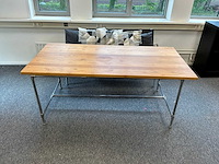 Tafel met bank en kast - afbeelding 3 van  7