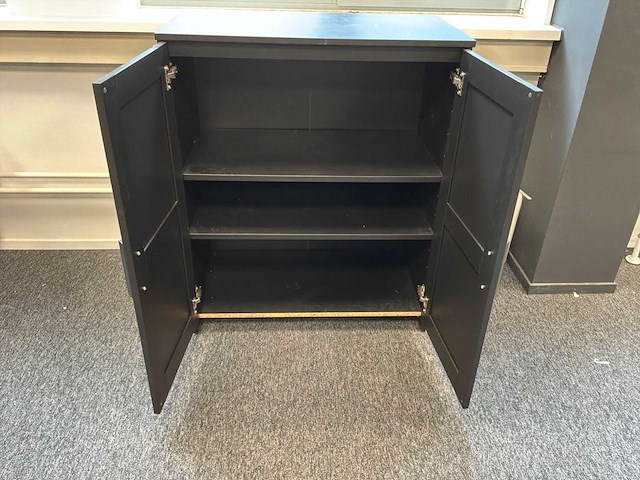 Tafel met bank en kast - afbeelding 7 van  7