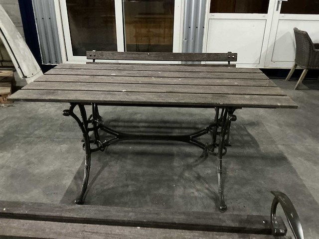 Tafel met bankjes - afbeelding 6 van  7
