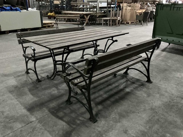 Tafel met bankjes - afbeelding 4 van  7