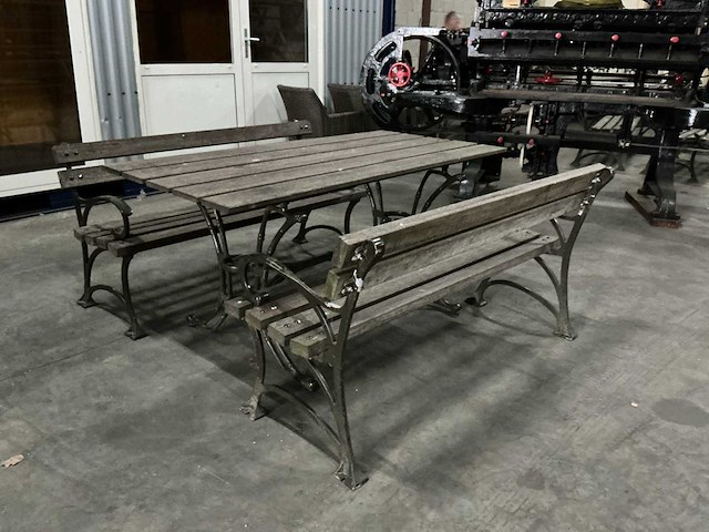 Tafel met bankjes - afbeelding 2 van  7