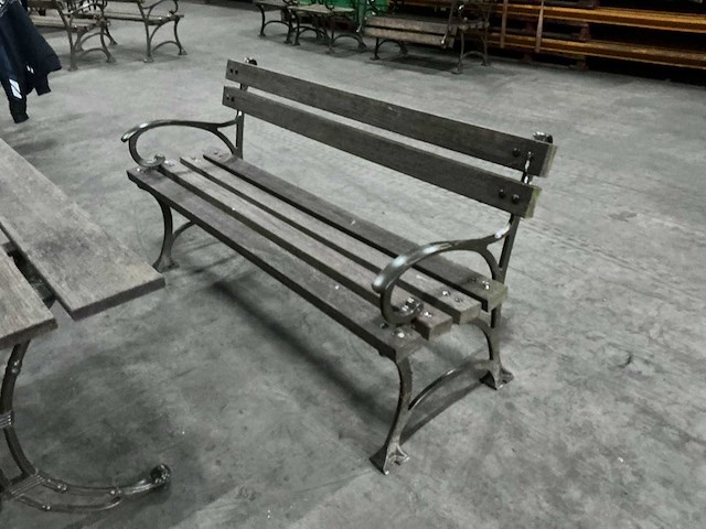 Tafel met bankjes - afbeelding 7 van  7