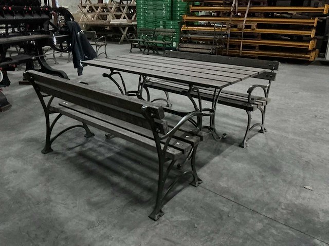 Tafel met bankjes - afbeelding 3 van  7