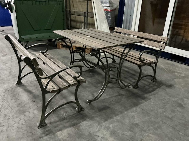 Tafel met bankjes - afbeelding 1 van  6