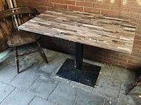Tafel met één stoel