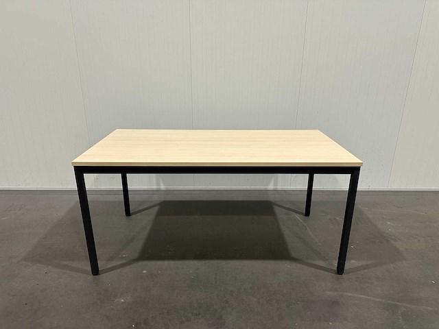 Tafel met houten blad - afbeelding 1 van  3