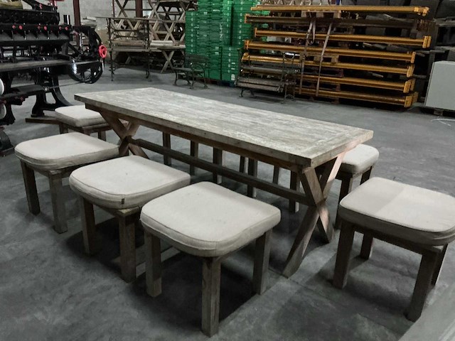 Tafel met krukjes - afbeelding 3 van  6