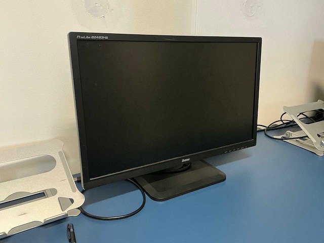 Tafel met krukken - afbeelding 7 van  8