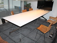 Tafel met massief eikenhouten blad 18 mm en metalen demontabel onderstel. afmeting 95 x 300 x 74 cm.