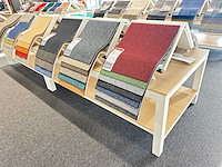 Tafel met stalen displays voor vloerbedekking (12x) - afbeelding 1 van  6